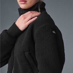 ALO Yoga Women’s Black Teddy Sherpa Jacket
